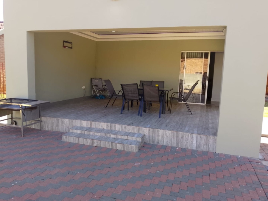 4 Bedroom Property for Sale in Flamwood North West
